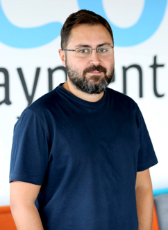 Onur Tüzün